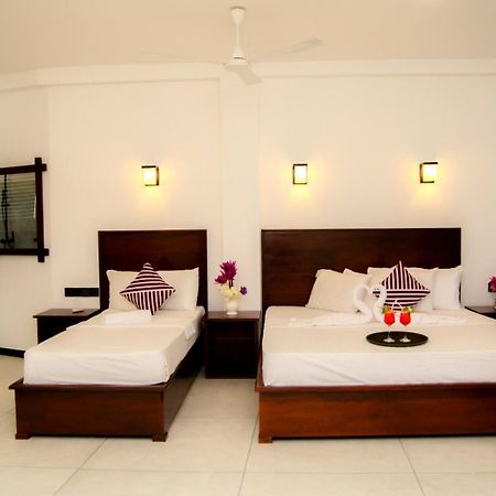 Hotel Coconut Style Restaurant&Milinda Guest à Unawatuna Extérieur photo