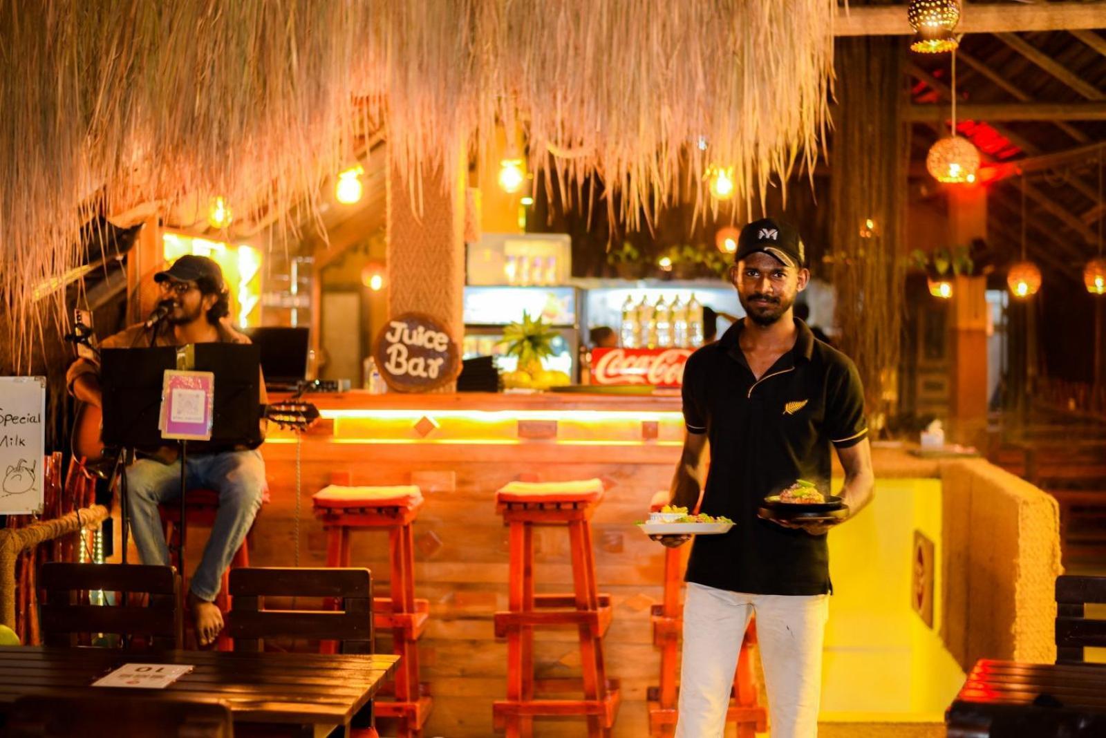Hotel Coconut Style Restaurant&Milinda Guest à Unawatuna Extérieur photo