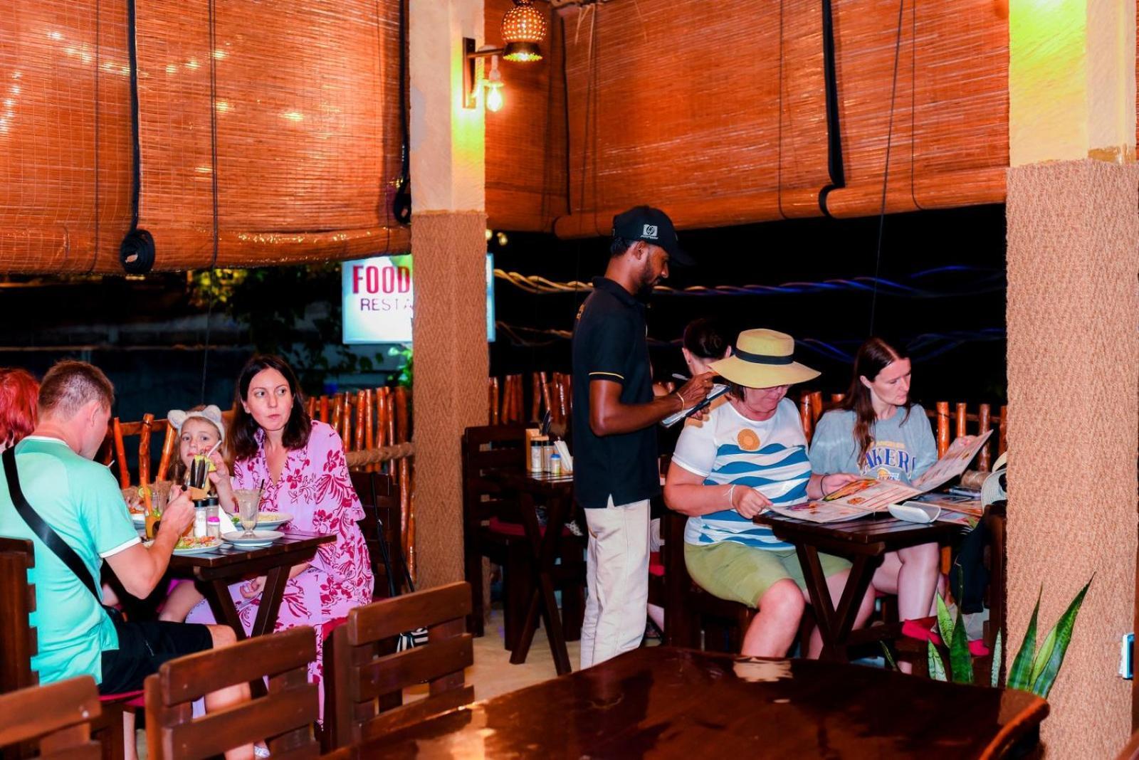 Hotel Coconut Style Restaurant&Milinda Guest à Unawatuna Extérieur photo