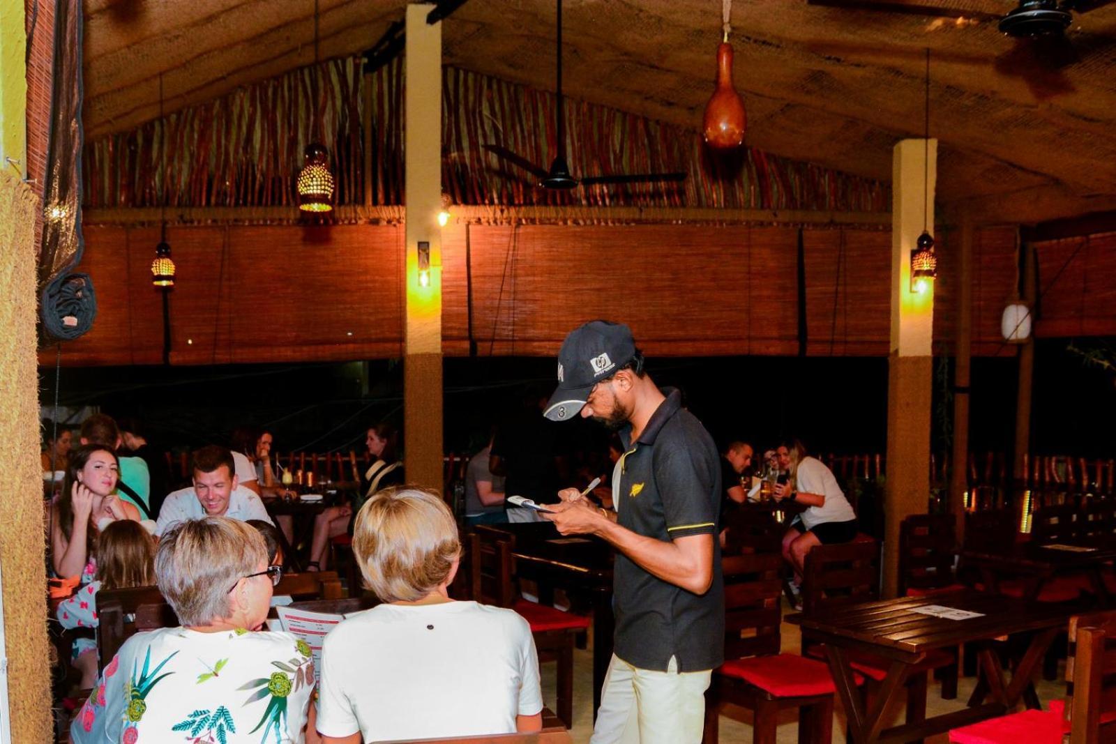 Hotel Coconut Style Restaurant&Milinda Guest à Unawatuna Extérieur photo